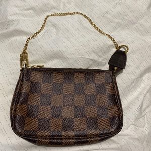 Louis Vuitton mini Pochette